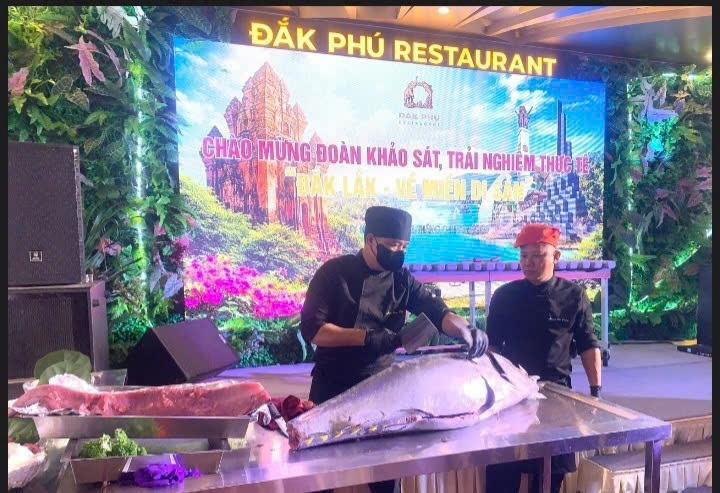 Trình diễn Cá ngừ tại Hội nghị